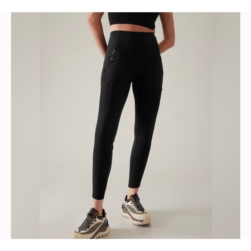 Athleta Women’s Headlands Hybrid Cargo Pants Tights Size 4P Black *EUC